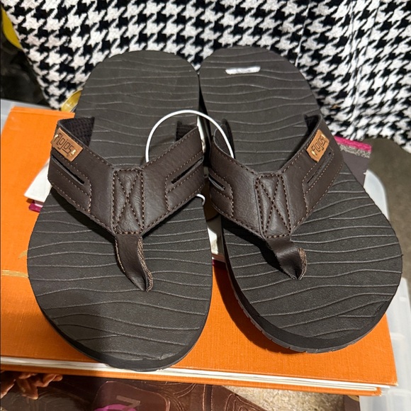 SHOES FOR A CAUSE: Flojos Brown Men's Flip-Flops - Picture 1 of 1